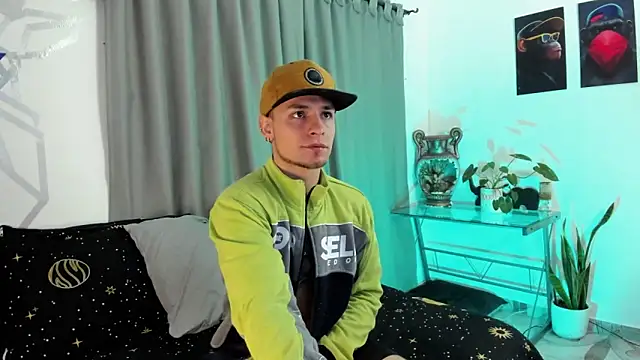 Snapshot of Aron-santoro chatting on 12/06/24, 05:53 Aron-santoro online show from 12/06/24, 05:53