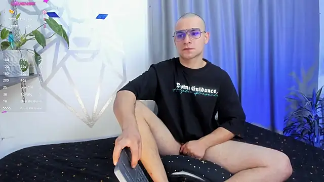 Snapshot of Aron-santoro chatting on 01/14/25, 08:09 Aron-santoro online show from 01/14/25, 08:09