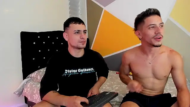 Snapshot of Aron-santoro chatting on 09/11/25, 10:10 Aron-santoro online show from 09/11/25, 10:10