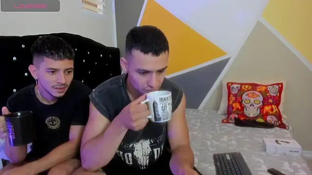 Snapshot of Aron-santoro chatting on 09/30/25, 02:11 Aron-santoro online show from 09/30/25, 02:11