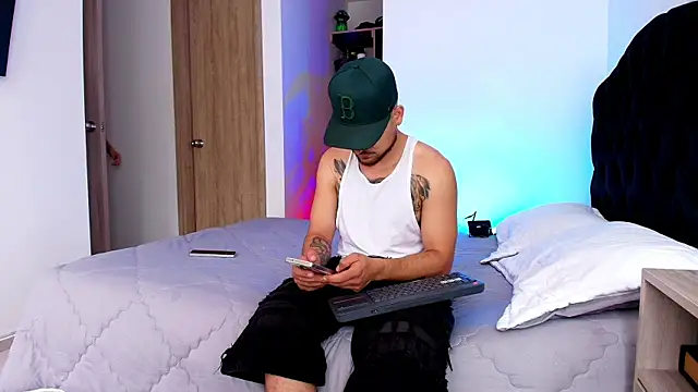 Snapshot of Aron-santoro chatting on 07/09/26, 04:33 Aron-santoro online show from 07/09/26, 04:33