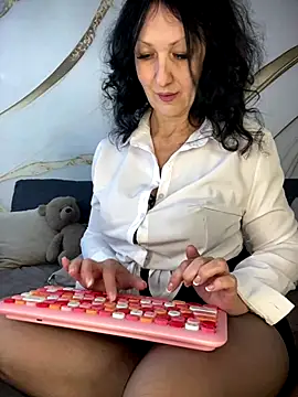 Katie-n online show from 09/15/25, 06:24