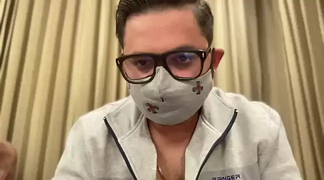 Snapshot of slavekinky001 chatting on 12/20/24, 06:02 slavekinky001 online show from 12/20/24, 06:02