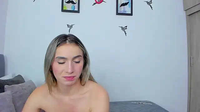 Snapshot of im_sarah34 chatting on 11/12/25, 07:13 im sarah34 online show from 11/12/25, 07:13