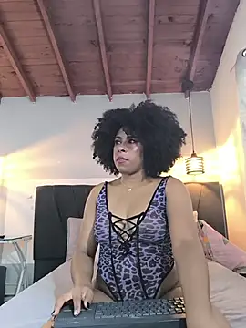 Snapshot of EmmilyBrant chatting on 04/24/26, 10:23 EmmilyBrant online show from 04/24/26, 10:23