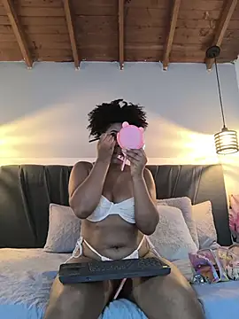 Snapshot of EmmilyBrant chatting on 05/21/26, 10:50 EmmilyBrant online show from 05/21/26, 10:50