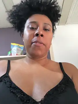 Snapshot of EmmilyBrant chatting on 05/25/26, 02:12 EmmilyBrant online show from 05/25/26, 02:12