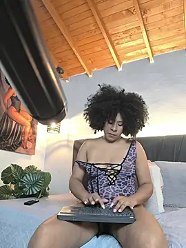 Snapshot of EmmilyBrant chatting on 07/16/26, 02:39 EmmilyBrant online show from 07/16/26, 02:39
