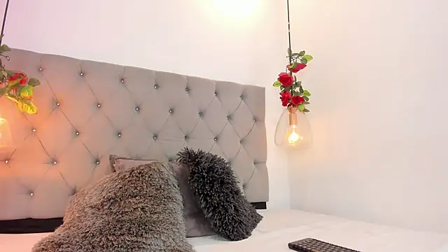 Snapshot of AnnPrices chatting on 12/27/24, 02:33 AnnPrices online show from 12/27/24, 02:33