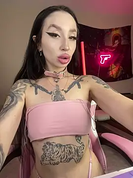 Snapshot of Molly__Moon chatting on 06/17/26, 02:58 Molly Moon online show from 06/17/26, 02:58