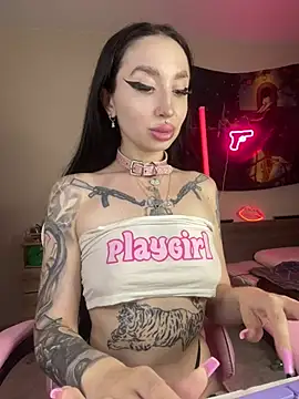 Snapshot of Molly__Moon chatting on 06/22/26, 03:19 Molly Moon online show from 06/22/26, 03:19