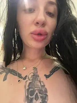 Snapshot of Molly__Moon chatting on 07/03/26, 03:46 Molly Moon online show from 07/03/26, 03:46