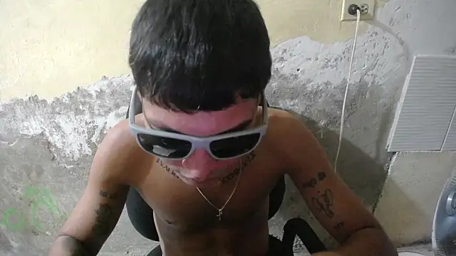 Snapshot of Sxntisaul__ chatting on 12/19/25, 08:27 Sxntisaul online show from 12/19/25, 08:27