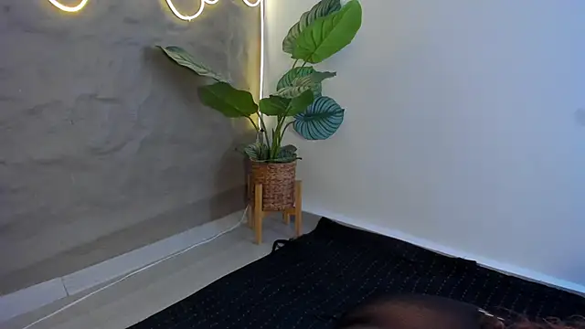 Snapshot of Isa__Blanc chatting on 01/22/25, 03:20 Isa Blanc online show from 01/22/25, 03:20