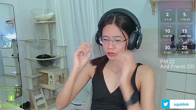 Snapshot of littlemiilk chatting on 11/15/25, 07:49 littlemiilk online show from 11/15/25, 07:49