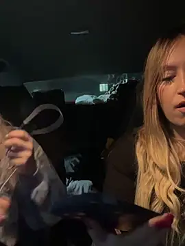 Snapshot of MerlinDave chatting on 12/26/24, 01:18 MerlinDave online show from 12/26/24, 01:18