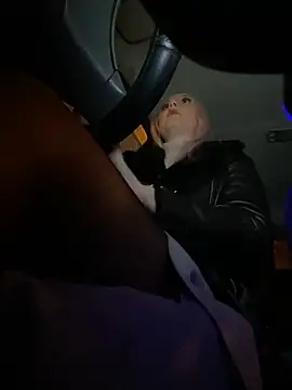 Snapshot of MerlinDave chatting on 12/29/24, 01:34 MerlinDave online show from 12/29/24, 01:34