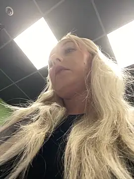 Snapshot of MerlinDave chatting on 09/11/25, 01:17 MerlinDave online show from 09/11/25, 01:17