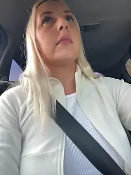 Snapshot of MerlinDave chatting on 09/18/25, 01:18 MerlinDave online show from 09/18/25, 01:18