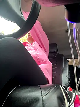 Snapshot of MerlinDave chatting on 09/29/25, 01:00 MerlinDave online show from 09/29/25, 01:00