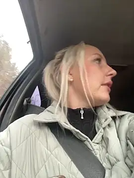 Snapshot of MerlinDave chatting on 10/22/25, 02:12 MerlinDave online show from 10/22/25, 02:12