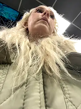 Snapshot of MerlinDave chatting on 10/30/25, 01:18 MerlinDave online show from 10/30/25, 01:18