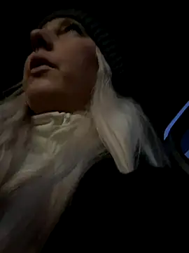 Snapshot of MerlinDave chatting on 11/16/25, 01:22 MerlinDave online show from 11/16/25, 01:22