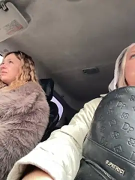 Snapshot of MerlinDave chatting on 11/22/25, 03:05 MerlinDave online show from 11/22/25, 03:05