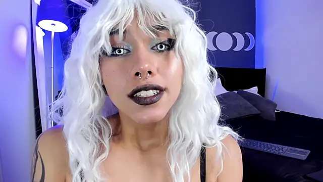 Snapshot of Raven_Witch_ chatting on 01/12/25, 08:47 Raven Witch online show from 01/12/25, 08:47