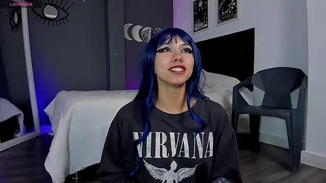 Snapshot of Raven_Witch_ chatting on 03/02/25, 09:11 Raven Witch online show from 03/02/25, 09:11