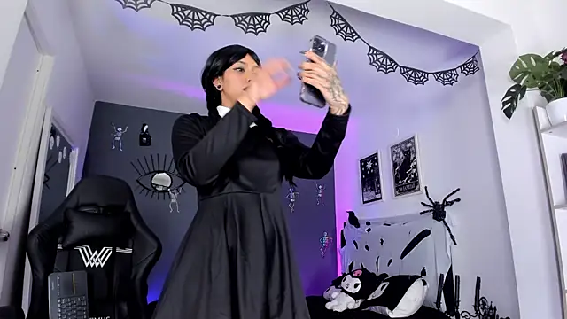 Snapshot of Raven_Witch_ chatting on 10/19/25, 10:43 Raven Witch online show from 10/19/25, 10:43