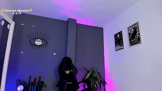 Raven Witch  online show from 04/18/26, 07:07