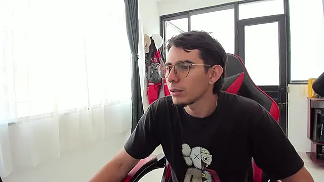 MauroD17 online show from 04/14/26, 03:29