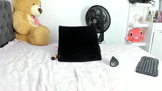 canela wet online show from 02/05/25, 01:22