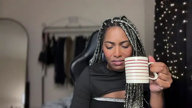 marisilva br online show from 11/11/25, 12:54