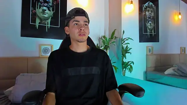 Mike 0233  online show from 12/31/24, 01:19