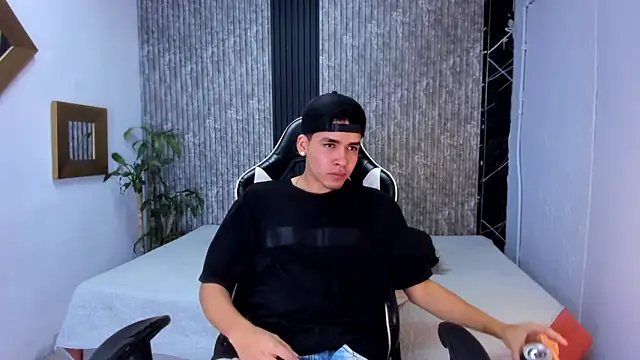 Mike 0233  online show from 09/24/25, 02:48