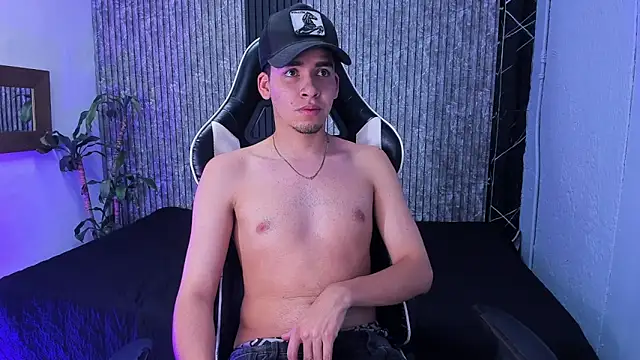 Mike 0233  online show from 10/22/25, 04:24