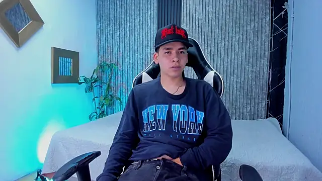 Mike 0233  online show from 10/30/25, 04:47