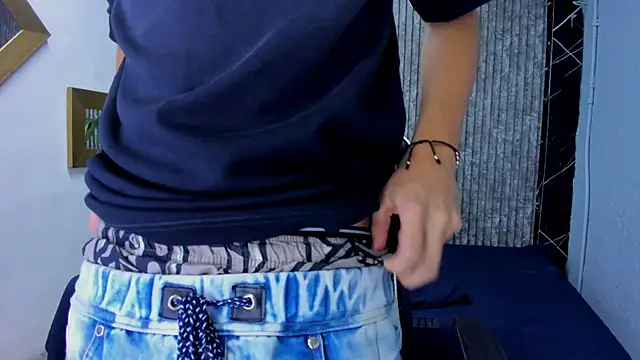 Mike 0233  online show from 11/13/25, 05:28