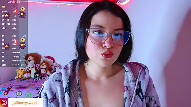 juli05star20 online show from 11/28/25, 12:02