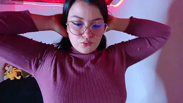 Snapshot of juli05star20 chatting on 12/18/25, 04:07 juli05star20 online show from 12/18/25, 04:07