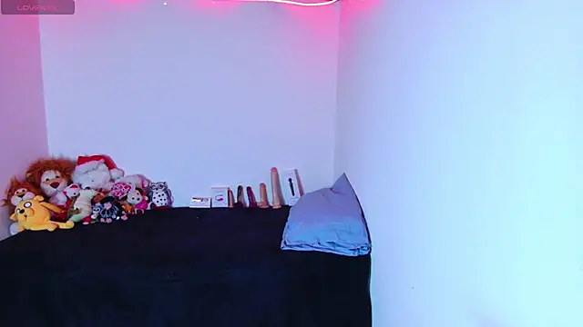 Snapshot of juli05star20 chatting on 12/21/25, 09:33 juli05star20 online show from 12/21/25, 09:33