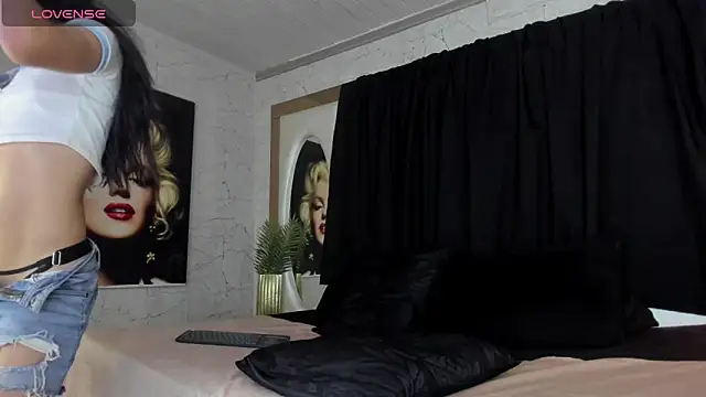 Snapshot of CloeRodriguez chatting on 10/27/25, 02:59 CloeRodriguez online show from 10/27/25, 02:59