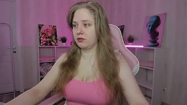 Snapshot of Megan_Violer chatting on 05/07/26, 05:18 Megan Violer online show from 05/07/26, 05:18