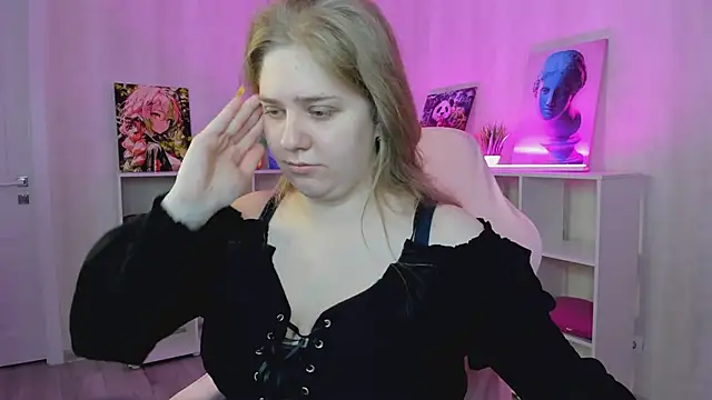 Snapshot of Megan_Violer chatting on 06/30/26, 05:25 Megan Violer online show from 06/30/26, 05:25