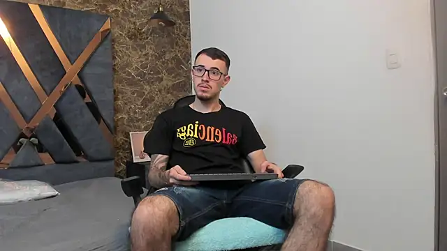 Snapshot of CodyWalkerR chatting on 01/28/25, 05:14 CodyWalkerR online show from 01/28/25, 05:14