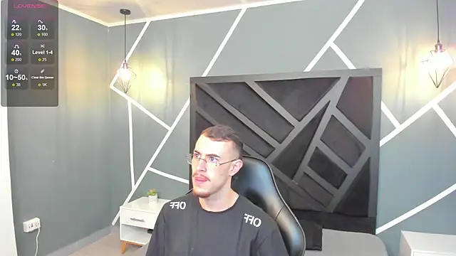 Snapshot of CodyWalkerR chatting on 09/19/25, 05:13 CodyWalkerR online show from 09/19/25, 05:13