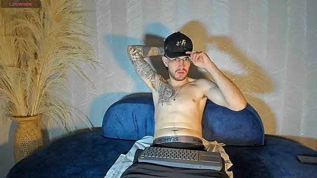 Snapshot of CodyWalkerR chatting on 06/21/26, 05:37 CodyWalkerR online show from 06/21/26, 05:37