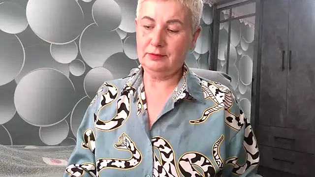 NicoleOlla online show from 10/07/25, 05:15